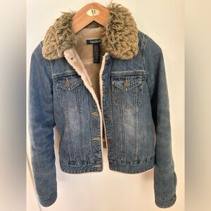 Vintage ABERCROMBIE.  Excellent quality! Size small
Denim jacket lined!  Y2K